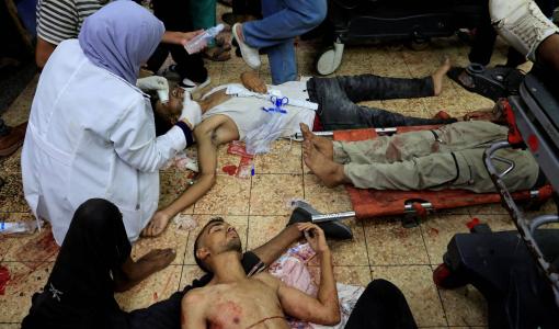 مصابون إثر غارات الاحتلال يتلقون العلاج في مستشفى ناصر في خانيونس جنوب قطاع غزة مصابون إثر غارات الاحتلال يتلقون العلاج في مستشفى ناصر في خانيونس جنوب قطاع غزة | المصدر: رويترز