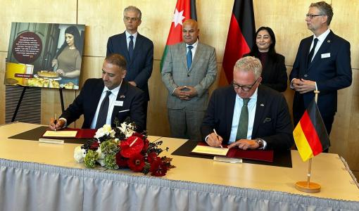 خلال توقيع 4 اتفاقيات تفاهم بين الأردن والاتحاد المركزي للحرف اليدوية الألمانية خلال توقيع 4 اتفاقيات تفاهم بين الأردن والاتحاد المركزي للحرف اليدوية الألمانية برلين 28/9/2025 | المصدر: وزارة العمل