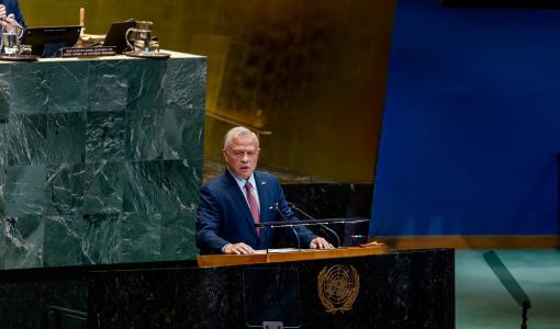 الملك عبدالله الثاني يلقي كلمة في المؤتمر الدولي حول التسوية السلمية وتنفيذ حل الدولتين في نيويورك 22/9/2025 | المصدر: الديوان الملكي الهاشمي