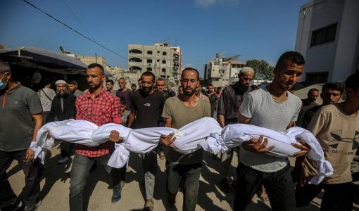 فلسطينيون يحملون جثامين ذويهم بعد غارات إسرائيلية على مدينة غزة فلسطينيون يحملون جثامين ذويهم بعد غارات إسرائيلية على مدينة غزة 2/9/2025 | المصدر: وكالة الأنباء الألمانية