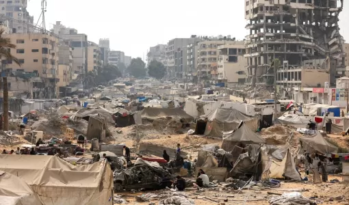خيام نازحين تضررت جراء ضربة شنها الاحتلال الإسرائيلي على عمارة سكنية قريبة خيام نازحين تضررت جراء ضربة شنها الاحتلال الإسرائيلي على عمارة سكنية قريبة 13/9/2025 | المصدر: رويترز