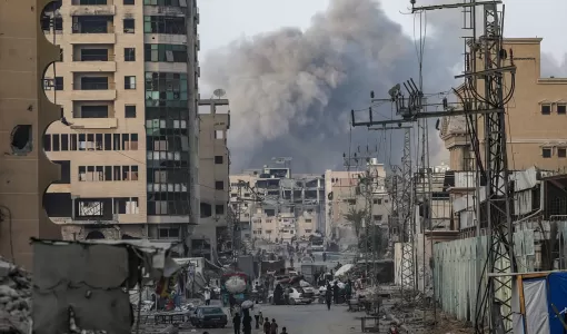 سحب دخان من موقع تعرض لغارة إسرائيلية في مدينة غزة سحب دخان من موقع تعرض لغارة إسرائيلية في مدينة غزة 22/9/2025 | المصدر: وكالة الأنباء الأوروبية