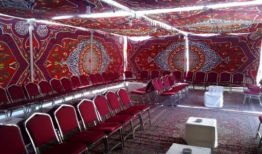 إحدى خيمات المناسبات إحدى خيمات المناسبات | تعبيرية