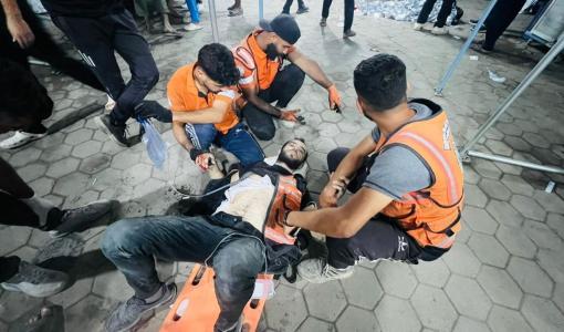 إصابة أحد كوادر الدفاع المدني في قصف إسرائيلي على مدرسة الفلاح بحي الزيتون جنوب شرق مدينة غزة 1/10/2025 | المصدر: المركز الفلسطيني للإعلام