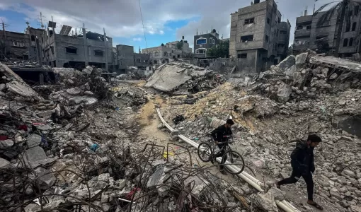 دمار كامل في أحد أحياء خانيونس جنوب قطاع غزة جراء حرب الإبادة الإسرائيلية | رويترز