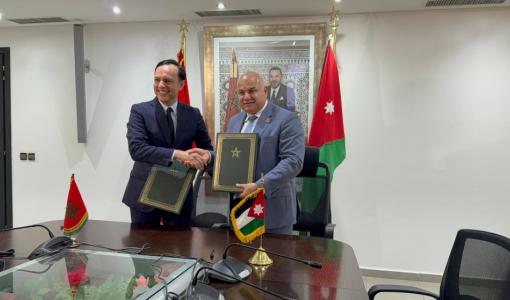خالد البكار ونظيره المغربي يونس السكوري وزير العمل ورئيس مجلس إدارة مؤسسة التدريب المهني خالد البكار ونظيره المغربي يونس السكوري في الرباط 1/10/2025 | المصدر: وزارة العمل