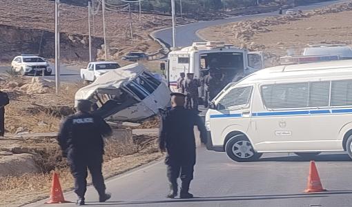 من موقع حادث تدهور باص يعمل على طريق إربد-زوبيا من موقع حادث تدهور باص يعمل على طريق إربد-زوبيا 16/10/2025| المصدر: مواقع التواصل
