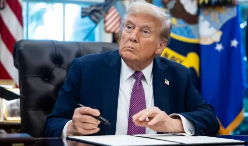 ترامب خلال توقيعه أمرا تنفيذيا في البيت الأبيض | الوكالة الأوروبية للصور الصحفية