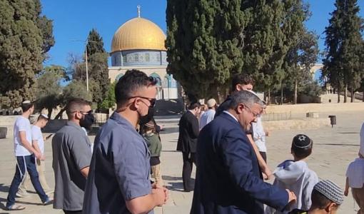 وزير أمن الاحتلال إيتمار بن غفير خلال اقتحامه للأقصى وزير أمن الاحتلال إيتمار بن غفير خلال اقتحامه للأقصى 8/10/2025