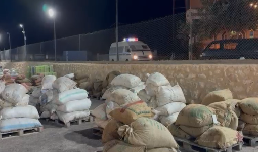 أكياس داخل معصرة الزيتون غير المرخصة التي تم إغلاقها في إربد | المملكة