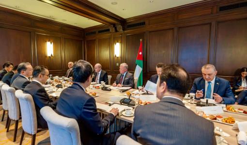 الملك خلال لقائه ممثلين عن شركات يابانية وغرفة التجارة والصناعة اليابانية في طوكيو 10/11/2025 | المصدر: الديوان الملكي الهاشمي