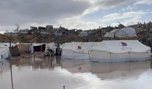 المنخفض الجوي يغرق خيام النازحين في غزة 25/11/2025 | المصدر: الجزيرة