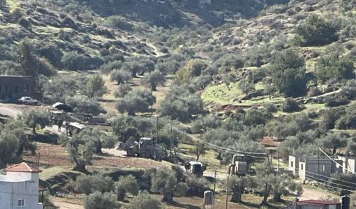 انتشار آليات الاحتلال في واد تياسير خلال الاقتحام الواسع في طوباس 26/11/2025 | فلسطين بوست