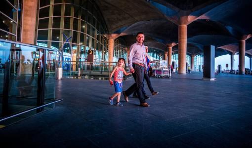 مسافرون في مطار الملكة علياء