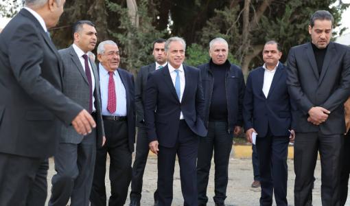 رئيس الوزراء جعفر حسان يرافقه رئيس الوزراء الأسبق  عبد الرؤوف الروابدة / رئيس مجلس إعمار إربد، يزور المعرض الدائم للمنتجات الزراعية والريفية في محافظة إربد 7/12/2025 | المصدر: رئاسة الوزراء