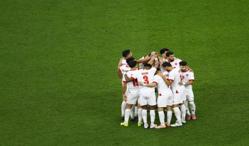 لاعبو المنتخب الوطني لكرة القدم قبل مباراة نصف النهائي من كأس العرب 2025 مع المنتخب السعودي 15/12/2025 | رويترز