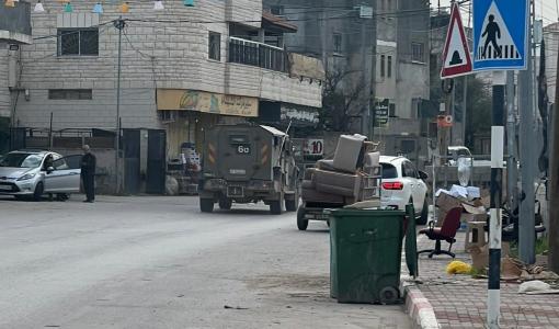 آليات الاحتلال خلال اقتحام بلدة اليامون غرب جنين 27/1/2026 | فلسطين بوست