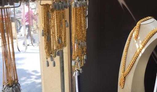 أحد محال الذهب في عمان | حبر