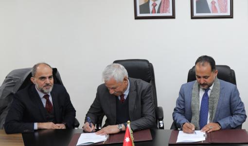 جانب من توقيع اتفاقية إنشاء مزارع حمضيات لصالح مصابي الألغام في الشونة الشمالية 26/1/2025 | وزارة المياه والري