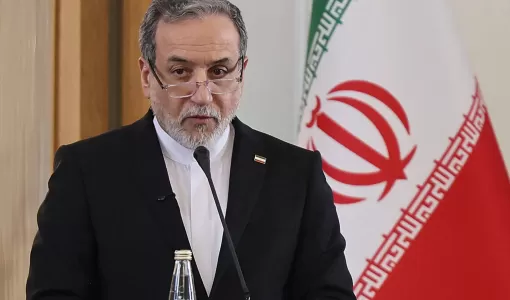 وزير الخارجية الإيراني عباس عراقجي خلال مؤتمر صحفي مشترك في طهران 18/1/2026 | وكالة الأنباء الفرنسية