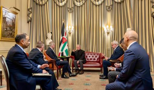 الملك خلال لقائه رئيس أركان الدفاع في المملكة المتحدة 16/2/2026 | الديوان الملكي