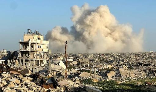 دخان يتصاعد عقب غارة للاحتلال الإسرائيلي في خانيونس 10/2/2026 | رويترز