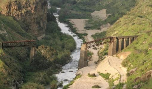 أحد روافد نهر اليرموك الذي تشترك سوريا والأردن بمياهه