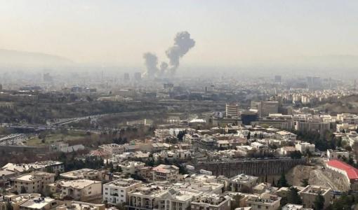 صورة نشرتها وسائل إعلام إيرانية لتصاعد دخان وسط طهران جراء غارات إسرائيلية أمريكية 28/2/2026