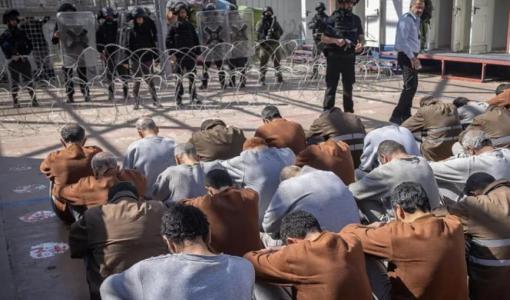 أسرى فلسطينيون داخل أحد سجون الاحتلال الإسرائيلي