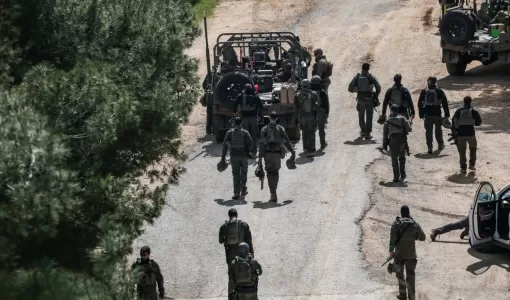 العشرات من جنود الاحتلال عند الحدود اللبنانية وسط استمرار التصعيد العسكري | رويترز