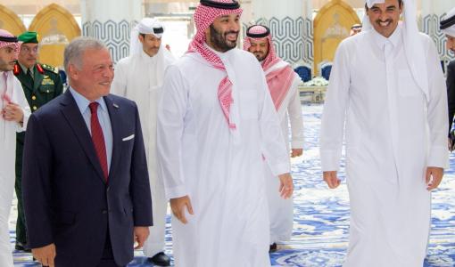 الملك عبد الله والأمير محمد بن سلمان والأمير تميم بن حمد آل ثاني خلال القمة الثلاثية في جدة 30/3/2026 | الديوان الملكي الهاشمي