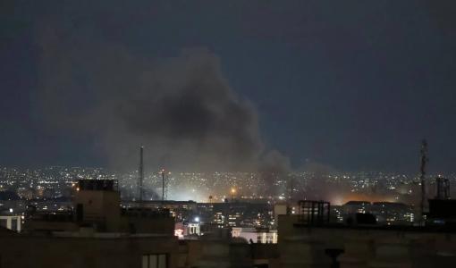 تصاعد سحابة دخان من موقع غارة جوية في طهران | وكالة الأنباء الفرنسية