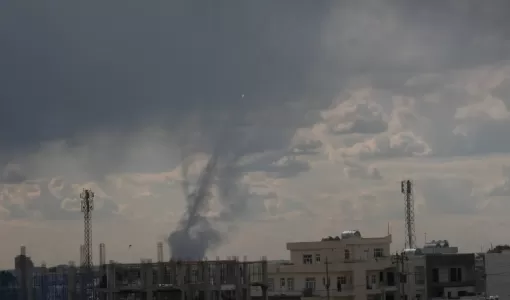 دخان يتصاعد عقب غارات إيرانية على مطار أربيل 28/2/2026 | الوكالة الأوروبية للصور الصحفية