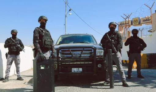 عناصر من إدارة مكافحة المخدرات