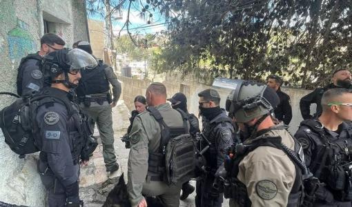قوات الاحتلال خلال اقتحام منزل عائلة بصبوص في حي بطن الهوى بسلوان جنوب المسجد الأقصى 25/3/2026 | فلسطين بوست