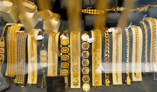 واجهة متجر لبيع الذهب والمجوهرات