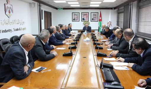 وزير الصناعة والتجارة يبحث مع مستوردي الغذاء استدامة المخزون الآمن وتسهيل الاستيراد 12/3/2026 | وزارة الصناعة والتجارة والتموين