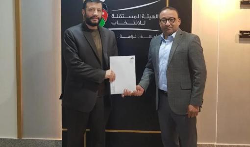 الأمين العام لحزب الأمة ثابت عساف خلال تسلمه الموافقة الرسمية على تعديل نظامه الأساسي واعتماد اسمه الجديد 26/4/2026