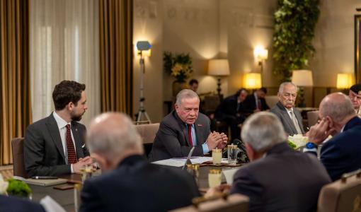 الملك عبدالله الثاني  خلال لقاء مع عدد من رؤساء الوزراء والمسؤولين السابقين للحديث عن التطورات الإقليمية وإجراءات التعامل مع تبعات الحرب 8/4/2026 | الديوان الملكي الهاشمي