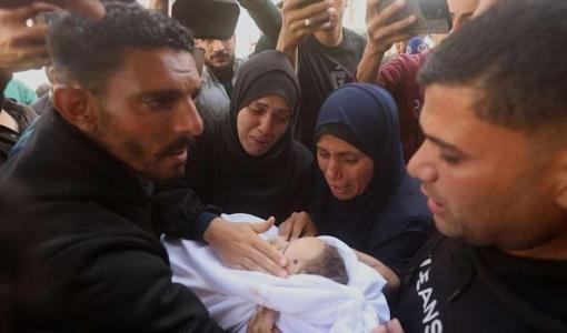 تشييع الطفلة نايا التي استشهدت هي وشقيقها حمزة ووالدتهما إسلام كرسوع إثر غارة إسرائيلية على مدينة غزة 25/4/2026