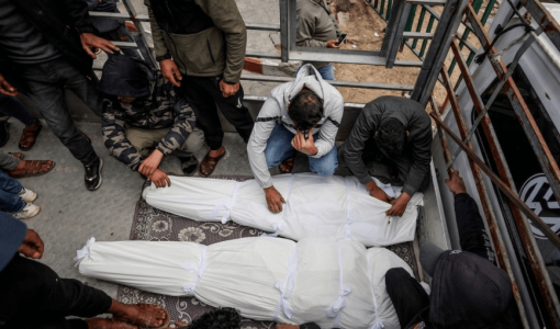 تشييع جثماني فلسطينيين استشهدا بغارة إسرائيلية في مدينة غزة