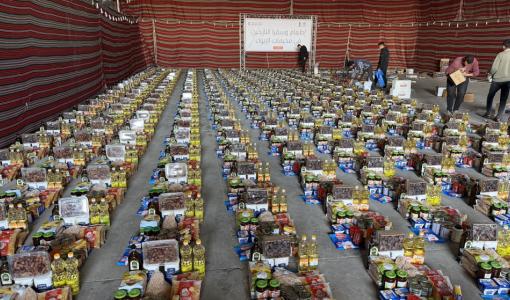 توزيع طرود غذائية في جنوب قطاع غزة