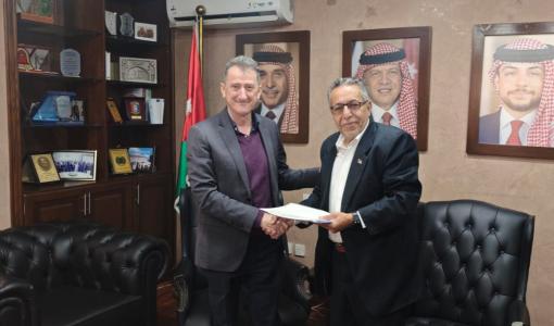 جانب من توقيع منحة أمريكية لدعم جاهزية مشروع الناقل الوطني للمياه 12/4/2026 | وزارة المياه والري