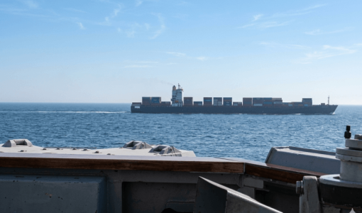 سفينة الشحن الإيرانية العملاقة "توسكا" والتي استولت عليها القوات الأمريكية في بحر عمان