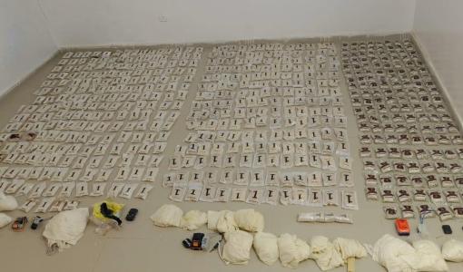 كمية كبيرة من المخدرات تم ضبطها خلال محاولة تهريبها بواسطة بالونات على الواجهتين الشمالية والغربية 1/4/2026 | القوات المسلحة