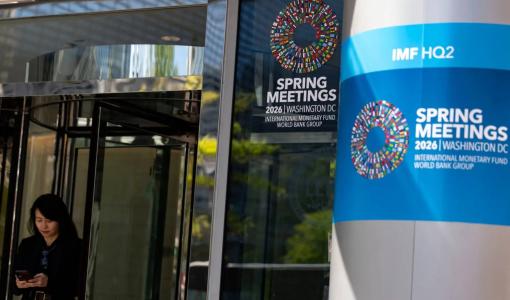 لافتات اجتماعات الربيع لصندوق النقد الدولي لعام 2026 خارج مقر الصندوق في واشنطن | وكالة الأنباء الفرنسية
