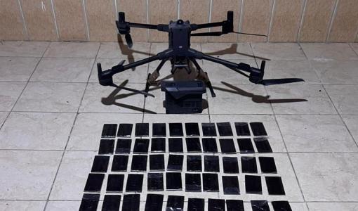 مسيرة وكمية من المخدرات تم ضبطها بعد إحباط محاولة تهريبها على الواجهة الغربية للبلاد 23/4/2026 | القوات المسلحة