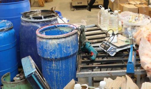 مضبوطات داخل مشغل غير مرخص لصنع مواد تجميل مقلدة 13/4/2026 | الجمارك الأردنية