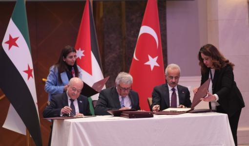 وزير النقل نضال القطامين يوقع مع نظيريه السوري والتركي مذكرة تفاهم ثلاثية تهدف إلى تعزيز التعاون والتكامل في قطاع النقل بين الدول الثلاث | عمان 7/4/2025 | وزارة النقل