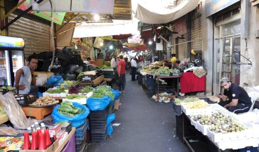 جانب من سوق السكر في منطقة وسط البلد بالعاصمة عمان